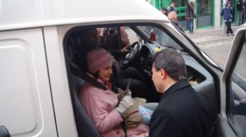 Emniyet kemeri takan &ccedil;ocuklara sinema bileti hediye