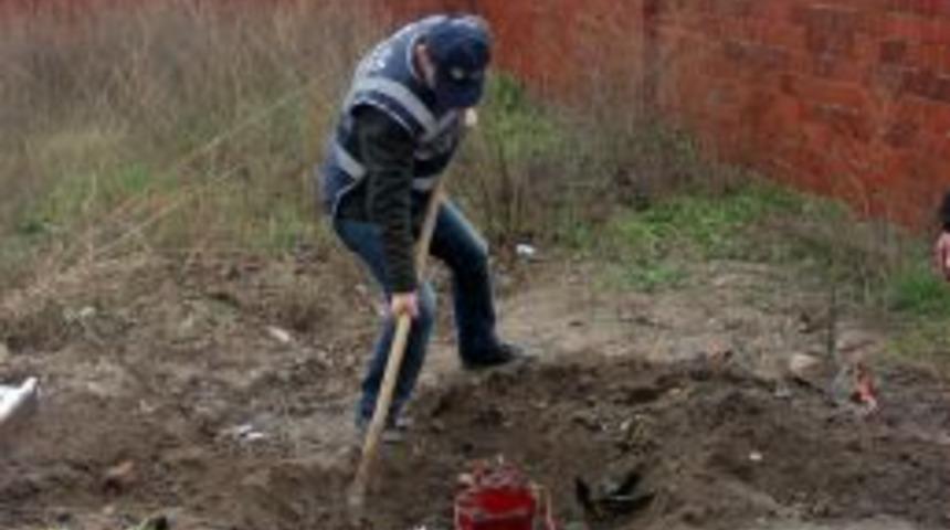 Susurluk'ta yer altına gizlenmiş akaryakıt tankları ele ge&ccedil;irildi