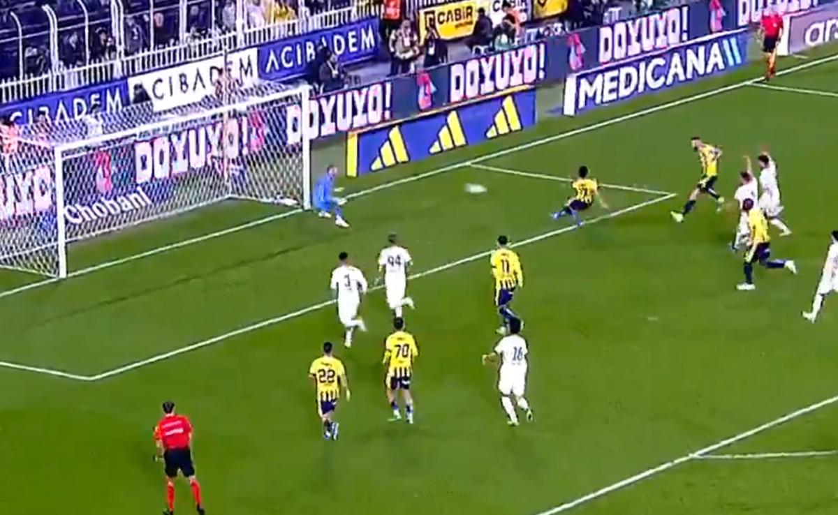 Kadıköy de neler oldu neler! Fenerbahçe Alanyaspor maçında penaltı kaçtı, İrfan Can Kahveci tamamladı gol geçersiz sayıldı 3