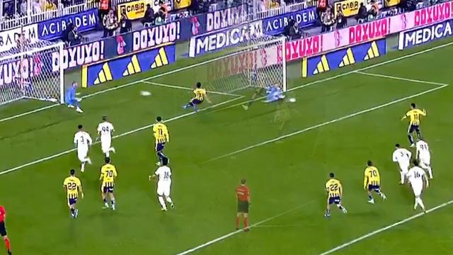 Kadıköy'de neler oldu neler! Fenerbahçe Alanyaspor maçında penaltı kaçtı, İrfan Can Kahveci tamamladı gol geçersiz sayıldı
