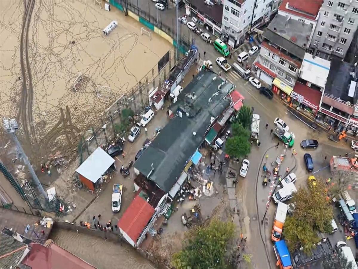 Ayazağa&rsquo;da dere yatağındaki riskli yapılarda yıkım başladı 3