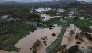 Ağva'da dere taştı; yollar, tarım arazileri ve evler su i&ccedil;inde kaldı