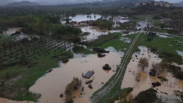 Ağva'da dere taştı; yollar, tarım arazileri ve evler su içinde kaldı
