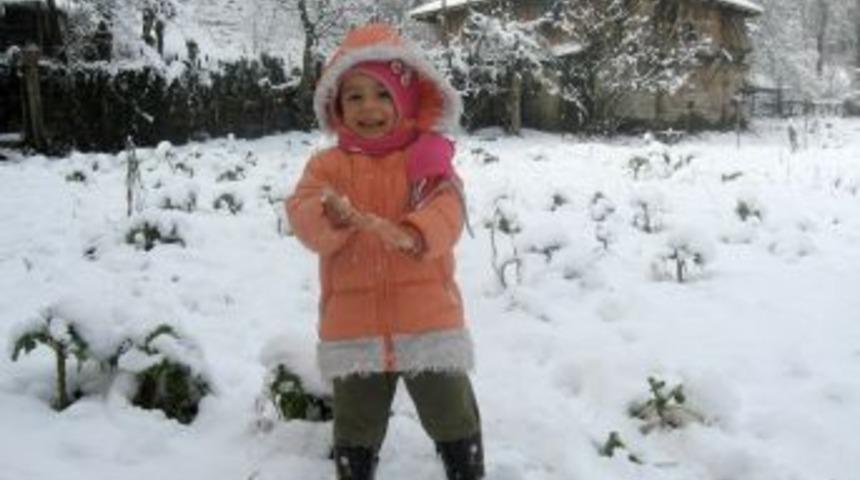 Kar, 83 k&ouml;y&uuml; ulaşıma kapattı