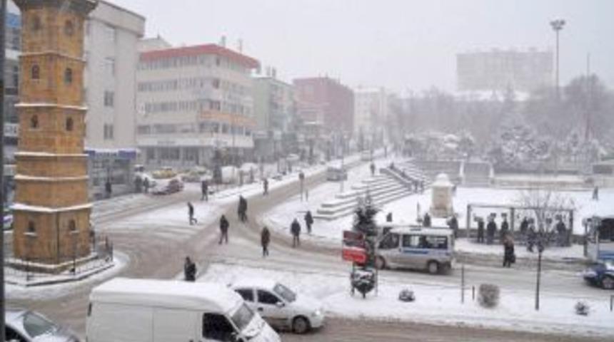 Kar yağışı Yozgatlı &ccedil;ift&ccedil;ileri sevindirdi