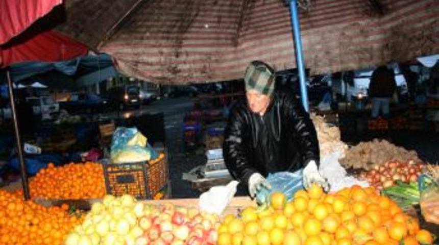 Vatandaşlar alışverişlerini akşam yapıyor