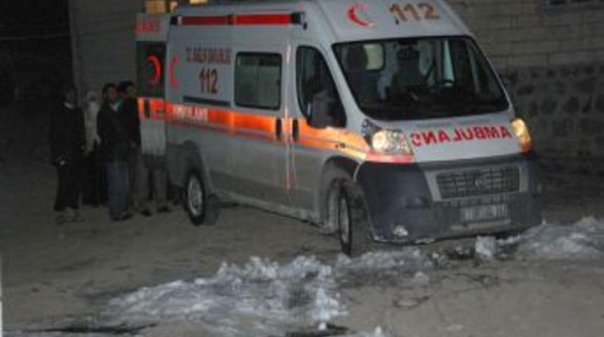 K&ouml;ydeki hasta zor şartlara rağmen hastaneye ulaştırıldı