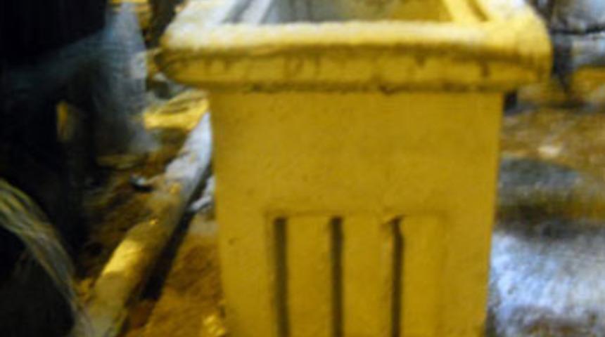 TIR'dan düşen betonun altında can verdi