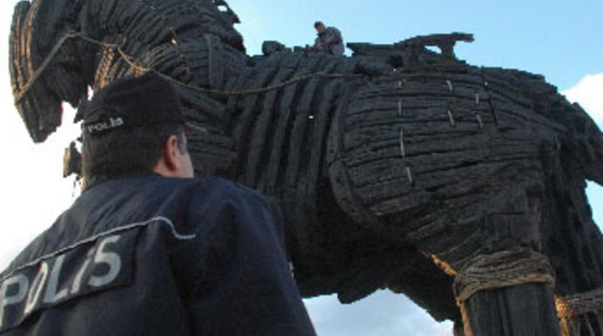 Truva Atı'nda ilgin&ccedil; eylem