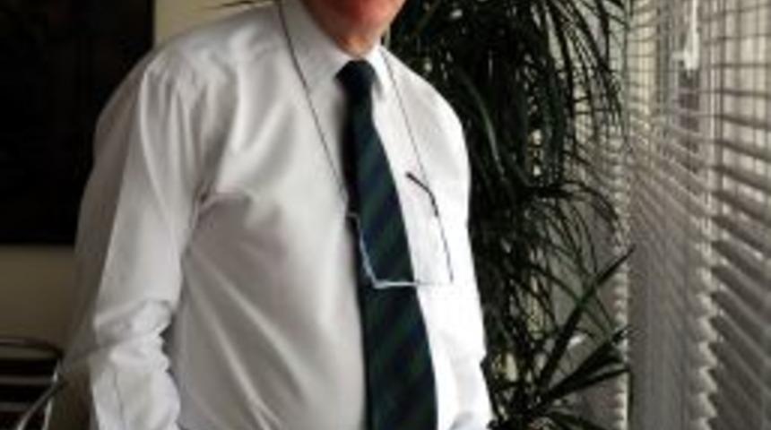 B&uuml;lent Akarcalı: Fransızca'yı 'yok h&uuml;km&uuml;nde&rsquo; sayalım