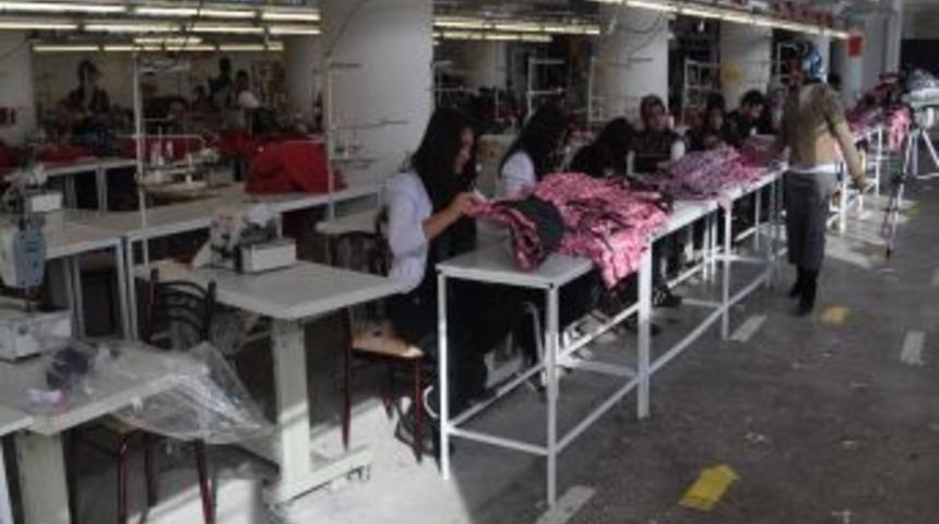 Depremzede gen&ccedil;lere tekstil eğitimi