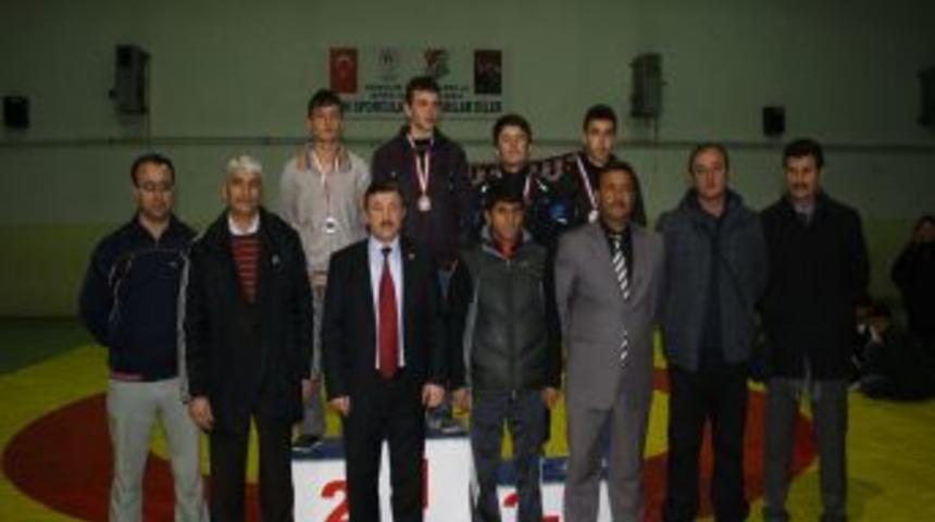 Niğde İmam Hatip Lisesi, g&uuml;reş se&ccedil;melerinde zirveye &ccedil;ıktı