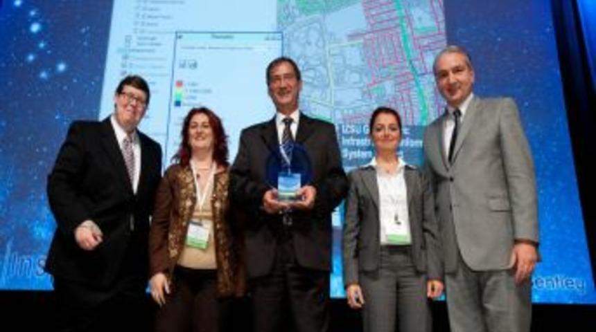 İZSU&rsquo;ya b&uuml;y&uuml;k &ouml;d&uuml;l