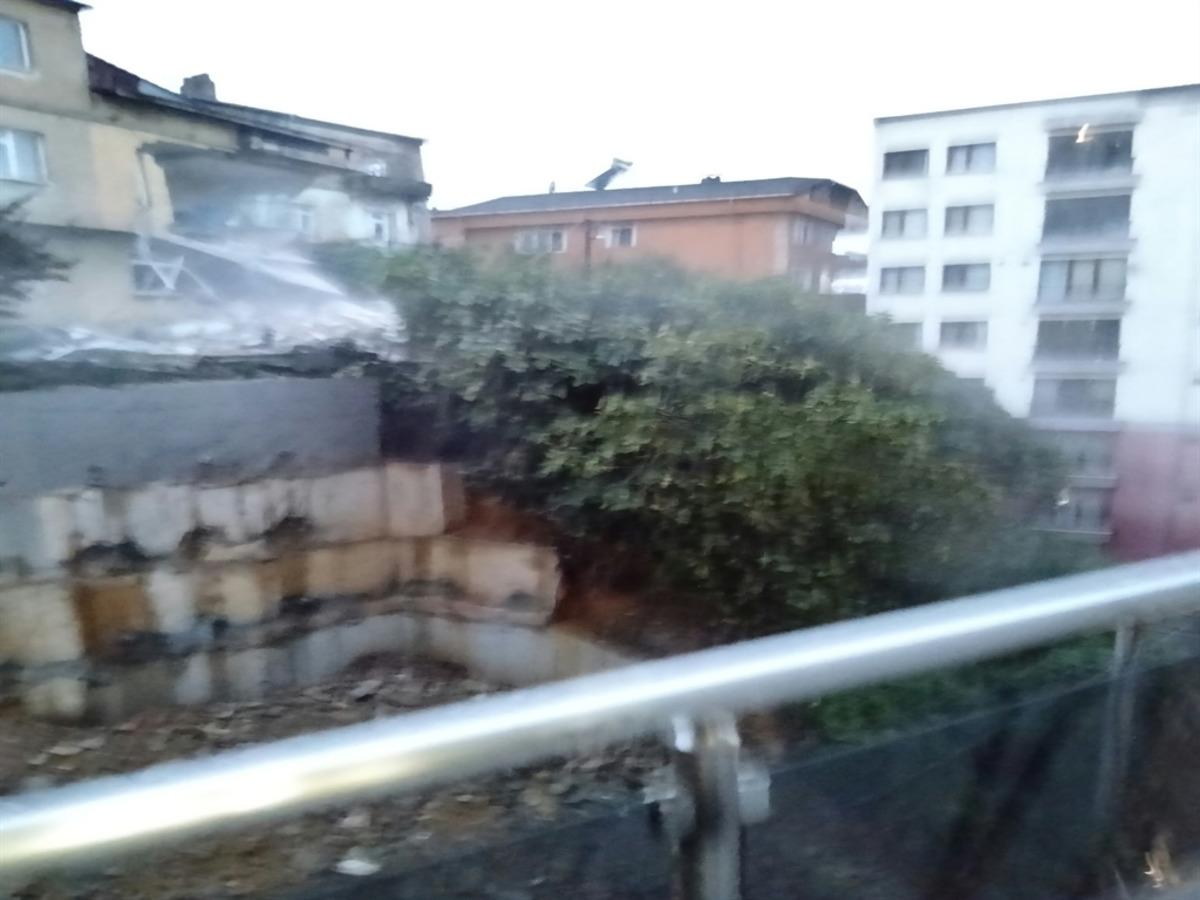 Zonguldak ta yağış nedeniyle evin duvarı çöktü 2