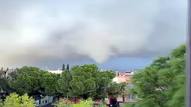 Adana'da sağanak sonrası alt geçidi su bastı; otomobilde mahsur kaldılar