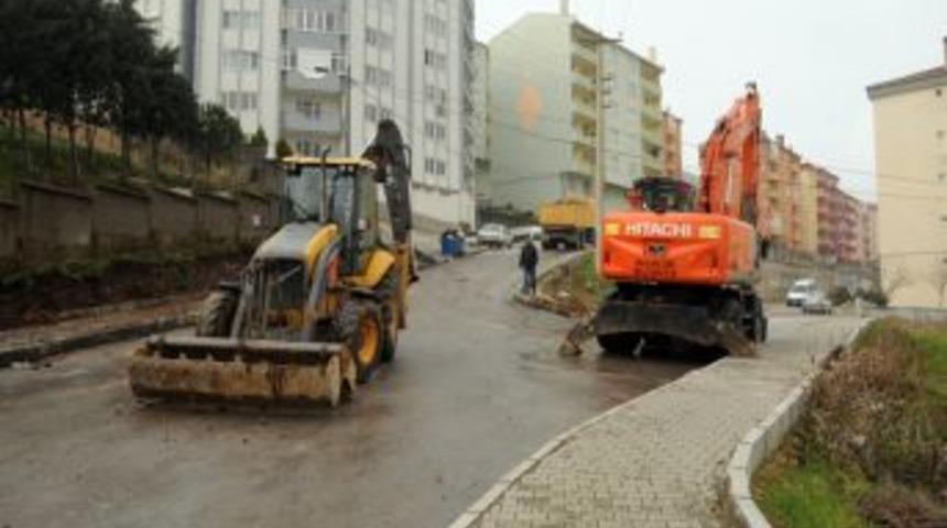 Balıkesir'de y&uuml;zey suları i&ccedil;in drenaj hattı d&ouml;şeniyor
