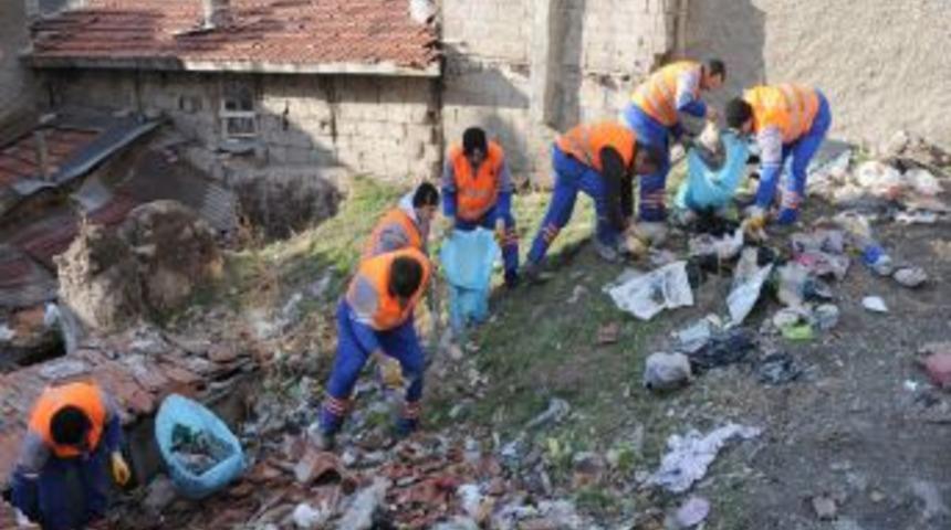 Belediyeden İsmet Paşa Mahallesi'nde temizlik operasyonu