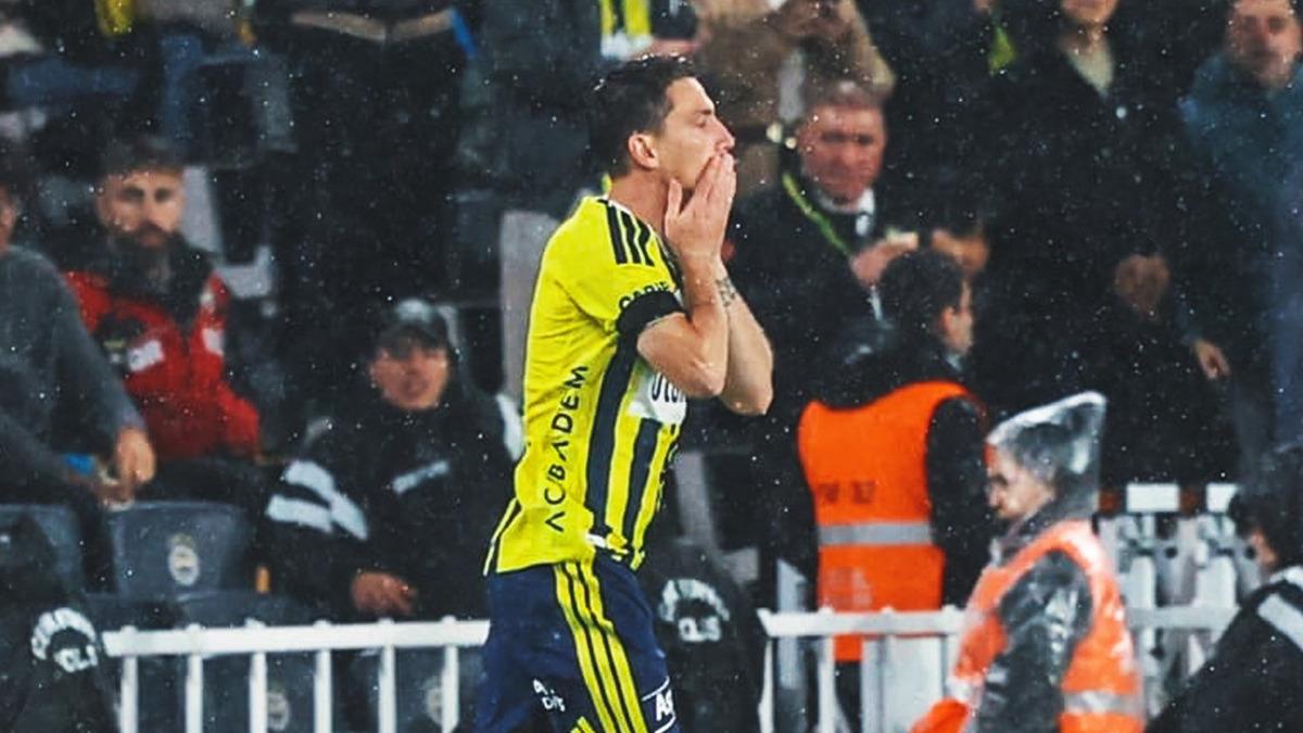 Kadıköy de derbi ateşi yandı! Fenerbahçe taraftarından Galatasaray derbisi öncesi olay tezahürat 2