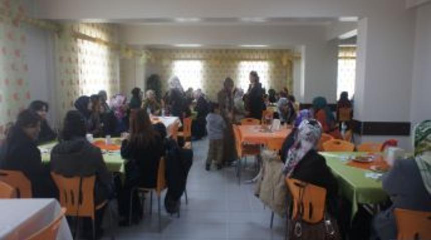 Sahil Koleji velileri mantı g&uuml;n&uuml;nde buluştu