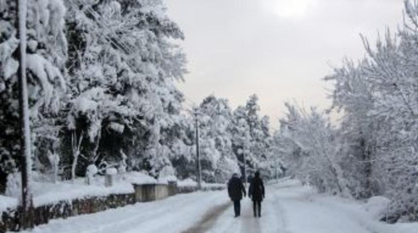 Bartın'da 259 k&ouml;y yolu kardan kapandı