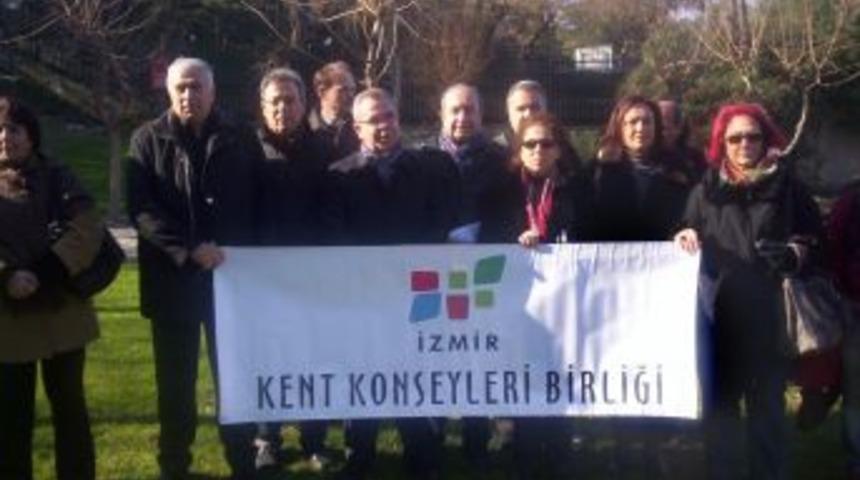 İzmir Kent Konseyleri Birliği, Konak T&uuml;neli'ne karşı eylem yaptı