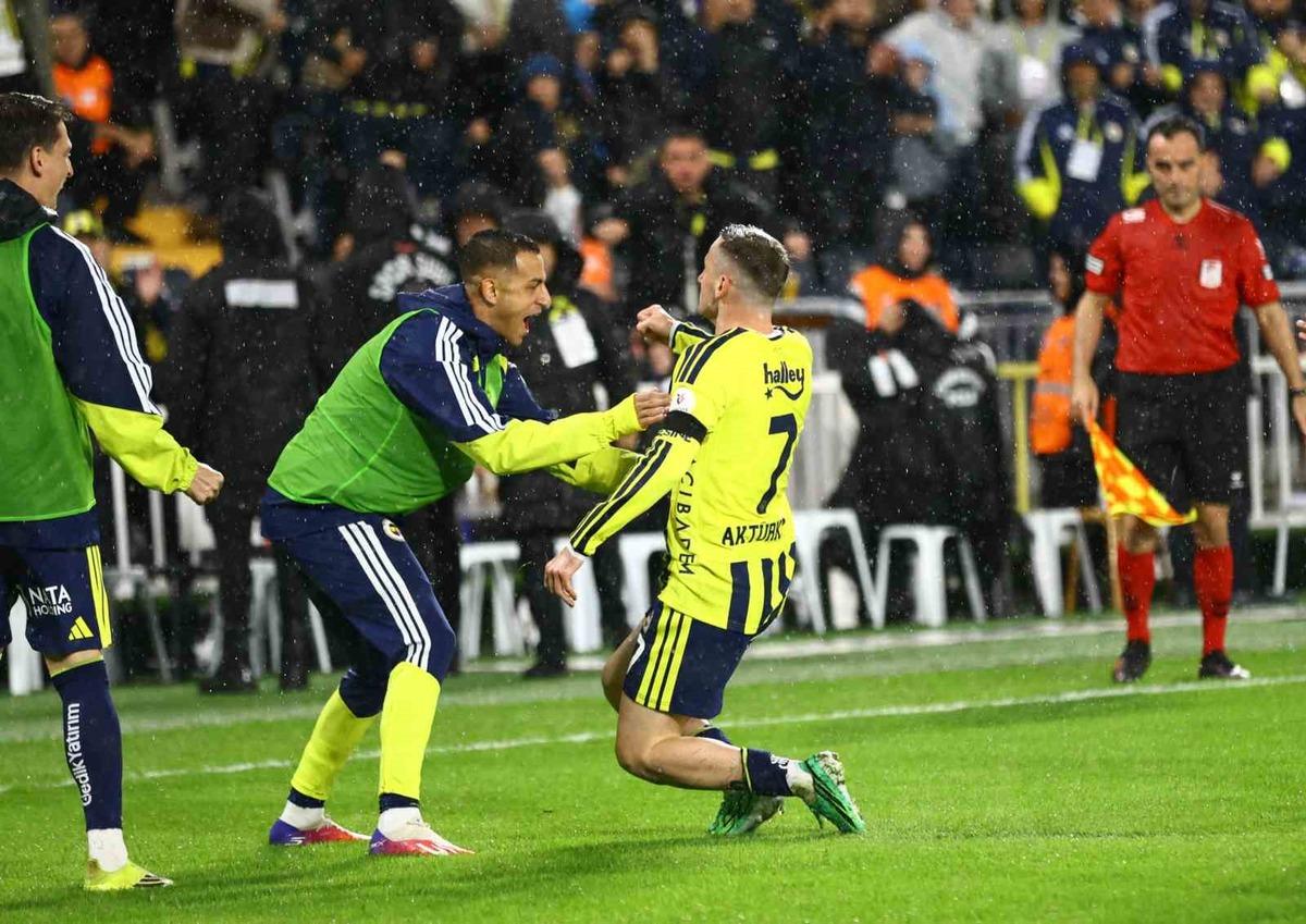 Nihat Kahveci den Fenerbah&ccedil;eli yıldıza &ouml;vg&uuml;! &ldquo;Kocaman bir maşallah&rdquo; 3