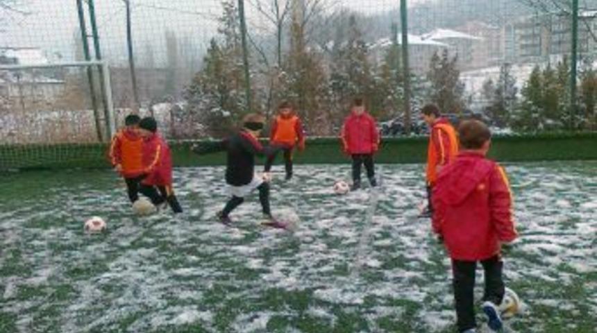 Bursa, Galatasaray Futbol Okulu kış kayıtları başladı