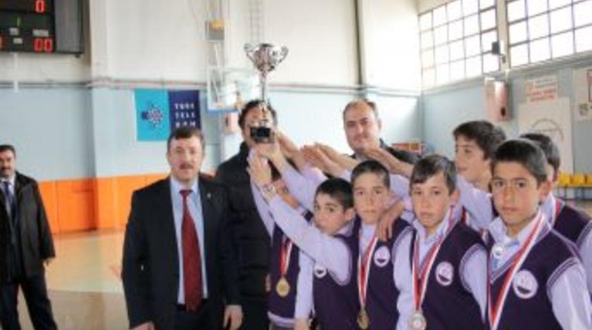 K&uuml;&ccedil;&uuml;kler Kız ve Erkekler Voleybol Niğde'de il birinciliği tamamlandı