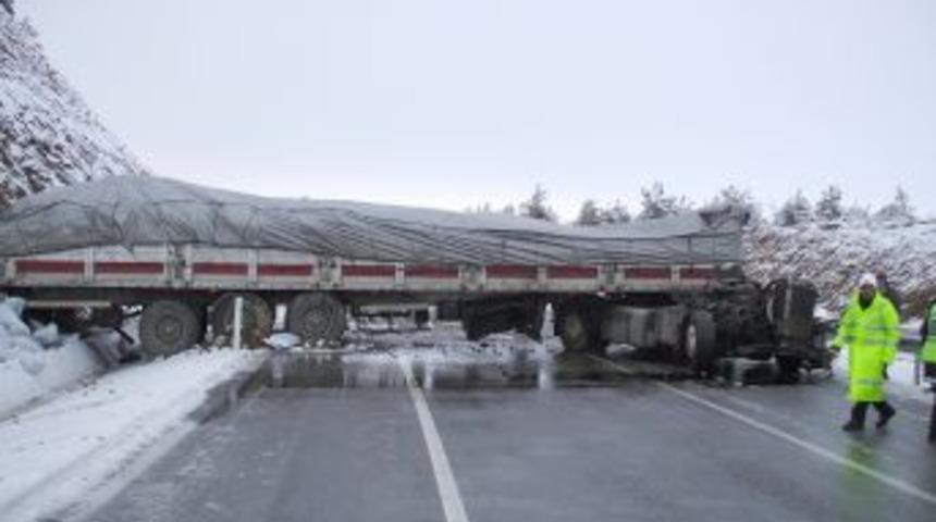 Gizli buzlanma D-100 karayolunda kazaya neden oldu