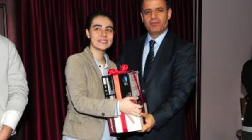 T&uuml;rk&ccedil;e'yi en g&uuml;zel konuşan &ouml;ğrenci Fatih Koleji&rsquo;nden