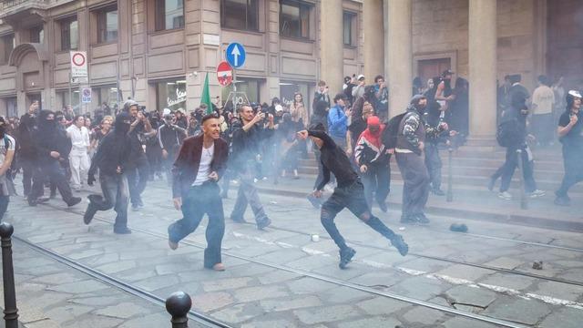 Milano'da protestocular polisle çatıştı