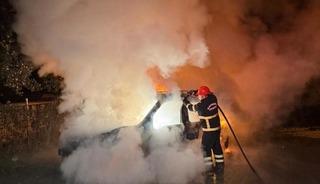 D&uuml;zce&rsquo;de seyir halindeyken yanan otomobil kullanılamaz hale geldi