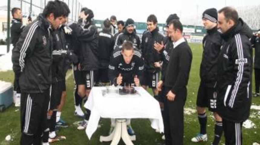 Holosko'ya doğum g&uuml;n&uuml; kutlaması