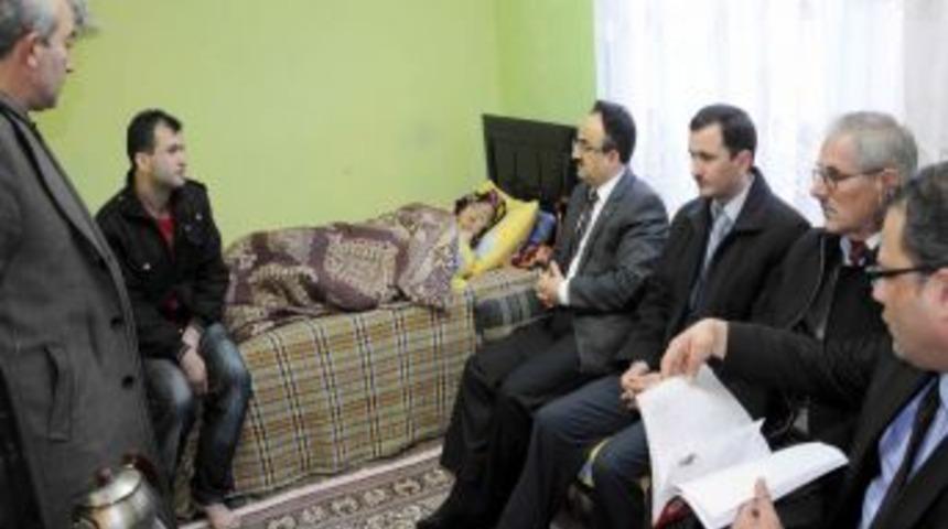 İlkadım Kaymakamı Zafer Orhan, yardım alan ailelere misafir oldu