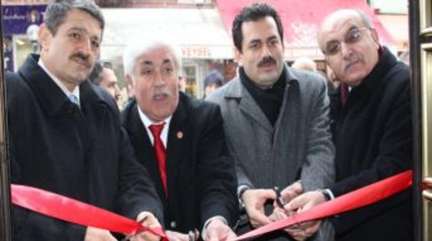 İlk&ouml;ğretim &ouml;ğrencilerinin ebru sergisi t&ouml;renle a&ccedil;ıldı