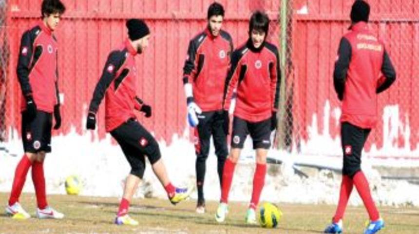 Gen&ccedil;lerbirliği derbi hazırlıklarına başladı