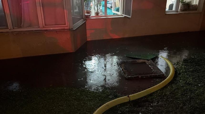 Bolu&rsquo;da sağanak etkili oldu: 6 daireyi su bastı
