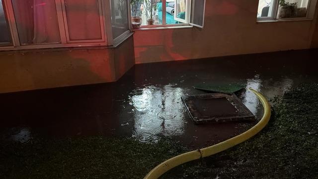 Bolu’da sağanak etkili oldu: 6 daireyi su bastı
