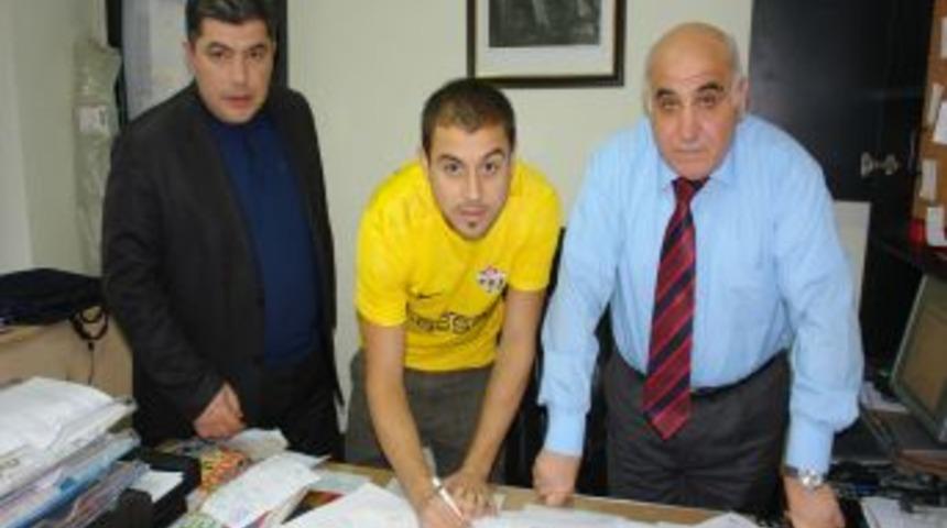 Ufuk Arslan Ey&uuml;pspor&rsquo;a imza attı