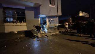 Adana'da 2'si &ccedil;ocuk 5 kişinin bulunduğu eve el yapımı patlayıcı attılar