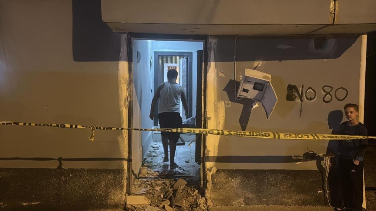 Adana da 2 si çocuk 5 kişinin bulunduğu eve el yapımı patlayıcı attılar 1