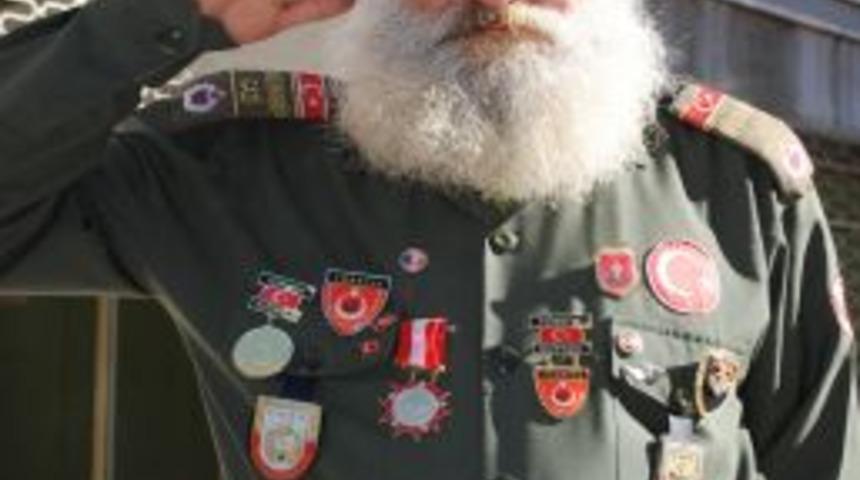 Kore ve Kıbrıs gazileri Denktaş i&ccedil;in saygı duruşunda bulundu