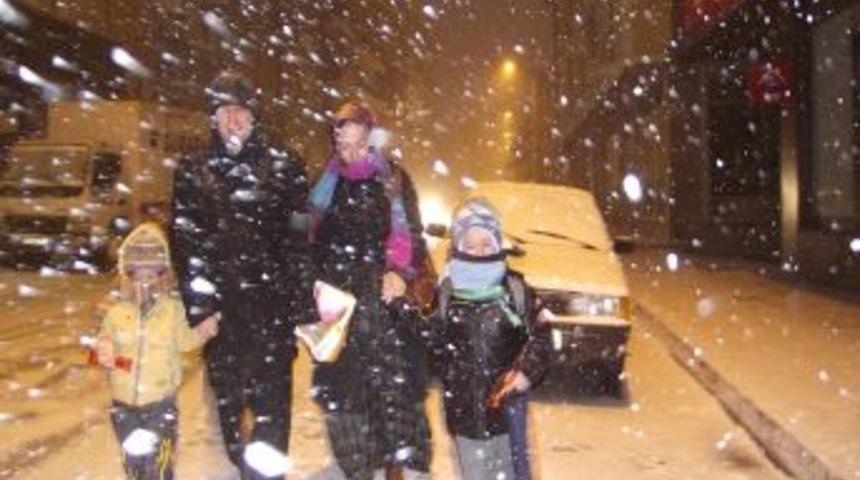 Bayburt'ta kar yağışı ulaşımı olumsuz etkiledi