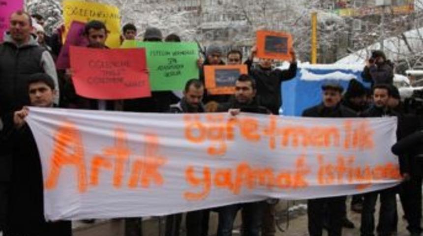 &Ouml;ğretmenler eylem yaptı