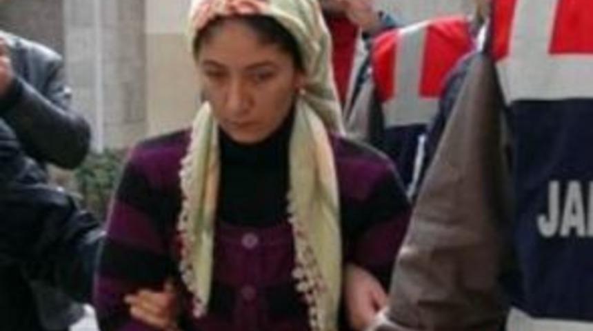 Katil karısı &ccedil;ıktı