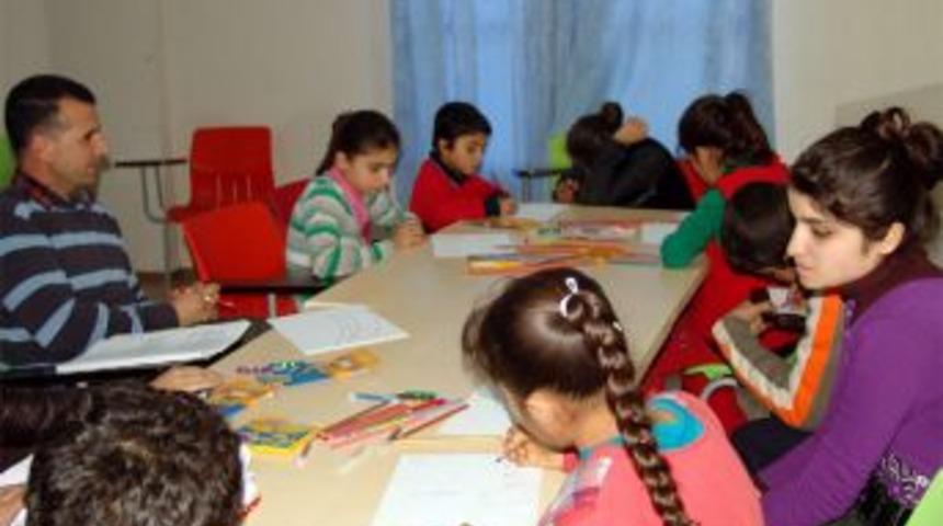 Depremzede &ccedil;ocuklar koruma altında