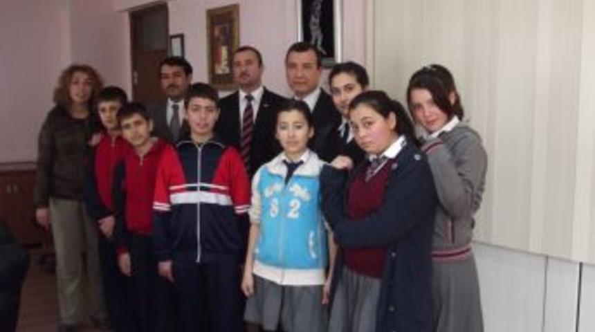 Şampiyonlardan İl&ccedil;e M&uuml;d&uuml;r&uuml;ne ziyaret