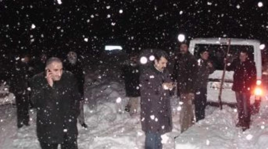 Muş&rsquo;ta 50 vatandaş kar sebebiyle yolda mahsur kaldı