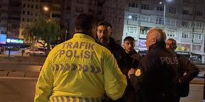 Polise 'teşkilat mısınız?' diyen sürücü ağzının payını böyle aldı!