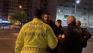 Polise 'teşkilat mısınız?' diyen s&uuml;r&uuml;c&uuml; ağzının payını b&ouml;yle aldı!